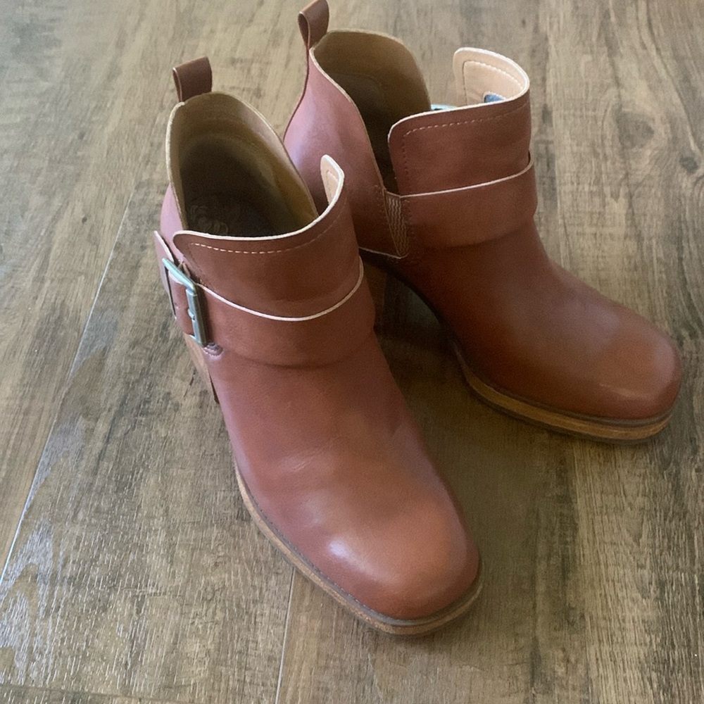 Korks Kari Boots - Worn Once! 8M, Brown